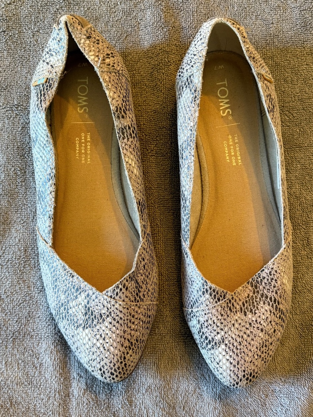 TOMS Women's Taupe Snakeskin-Print Pointed Flats